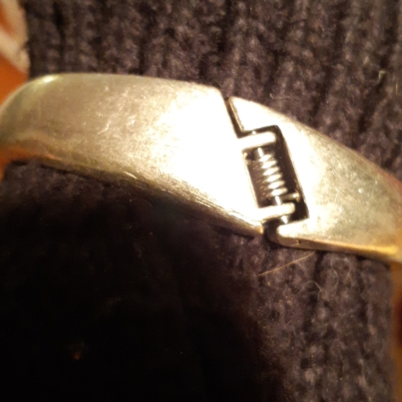 Silver tone bracelet. - Picture 3 of 6